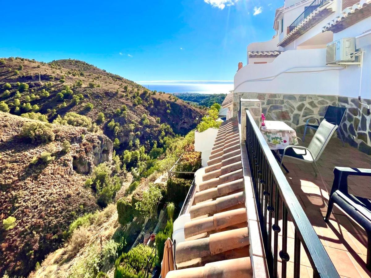 Apartamentos Axarquia , Frigiliana, Terraza Privada Con Vistas A La Montana Rio Y Al Mar ภายนอก รูปภาพ