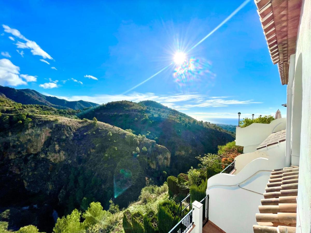 Apartamentos Axarquia , Frigiliana, Terraza Privada Con Vistas A La Montana Rio Y Al Mar ภายนอก รูปภาพ