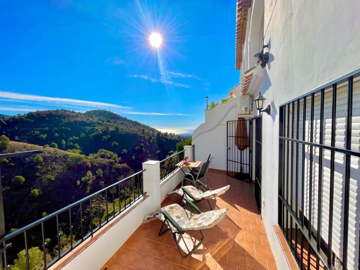 Apartamentos Axarquia , Frigiliana, Terraza Privada Con Vistas A La Montana Rio Y Al Mar ภายนอก รูปภาพ