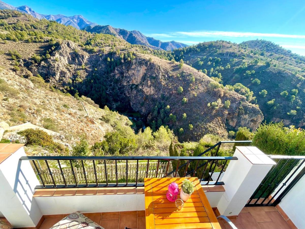 Apartamentos Axarquia , Frigiliana, Terraza Privada Con Vistas A La Montana Rio Y Al Mar ภายนอก รูปภาพ