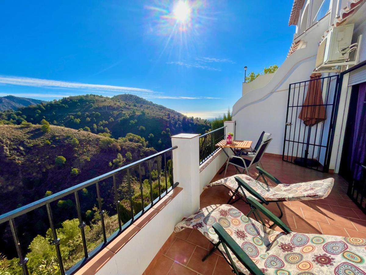 Apartamentos Axarquia , Frigiliana, Terraza Privada Con Vistas A La Montana Rio Y Al Mar ภายนอก รูปภาพ