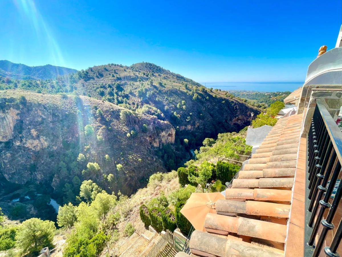 Apartamentos Axarquia , Frigiliana, Terraza Privada Con Vistas A La Montana Rio Y Al Mar ภายนอก รูปภาพ