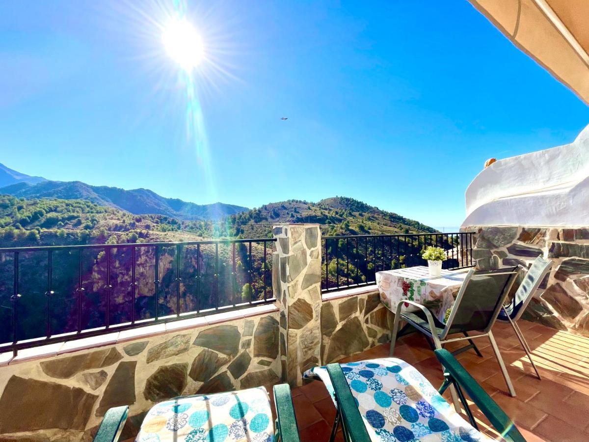 Apartamentos Axarquia , Frigiliana, Terraza Privada Con Vistas A La Montana Rio Y Al Mar ภายนอก รูปภาพ