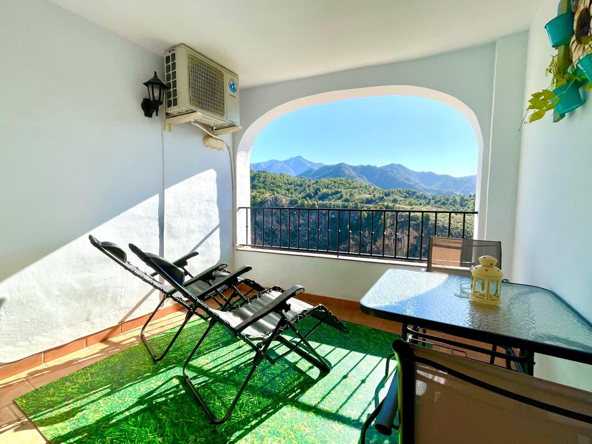 Apartamentos Axarquia , Frigiliana, Terraza Privada Con Vistas A La Montana Rio Y Al Mar ภายนอก รูปภาพ