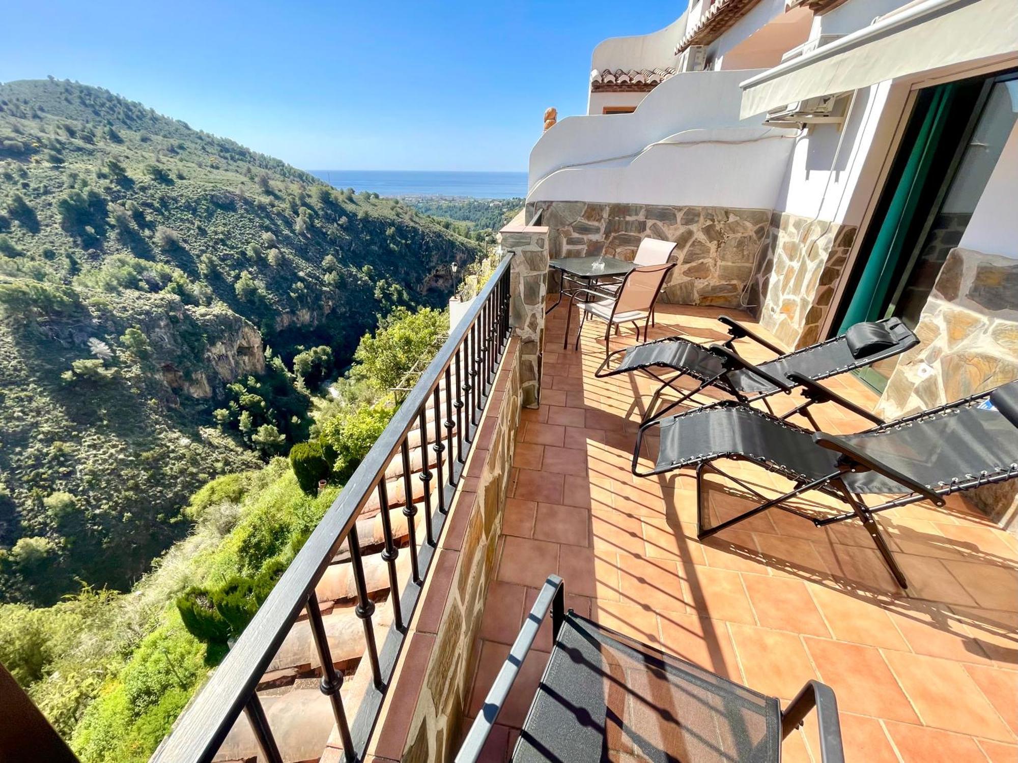 Apartamentos Axarquia , Frigiliana, Terraza Privada Con Vistas A La Montana Rio Y Al Mar ภายนอก รูปภาพ