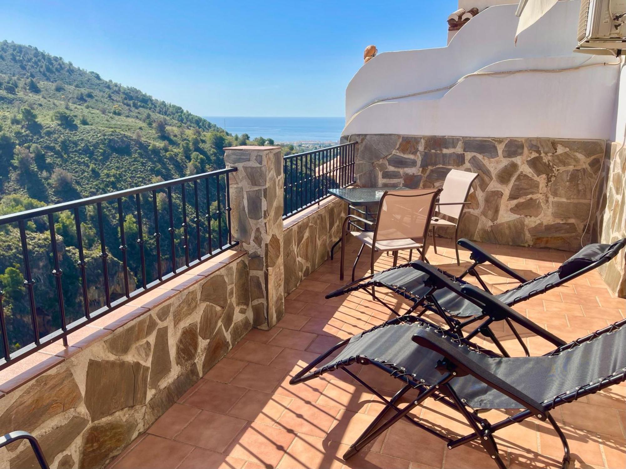 Apartamentos Axarquia , Frigiliana, Terraza Privada Con Vistas A La Montana Rio Y Al Mar ภายนอก รูปภาพ