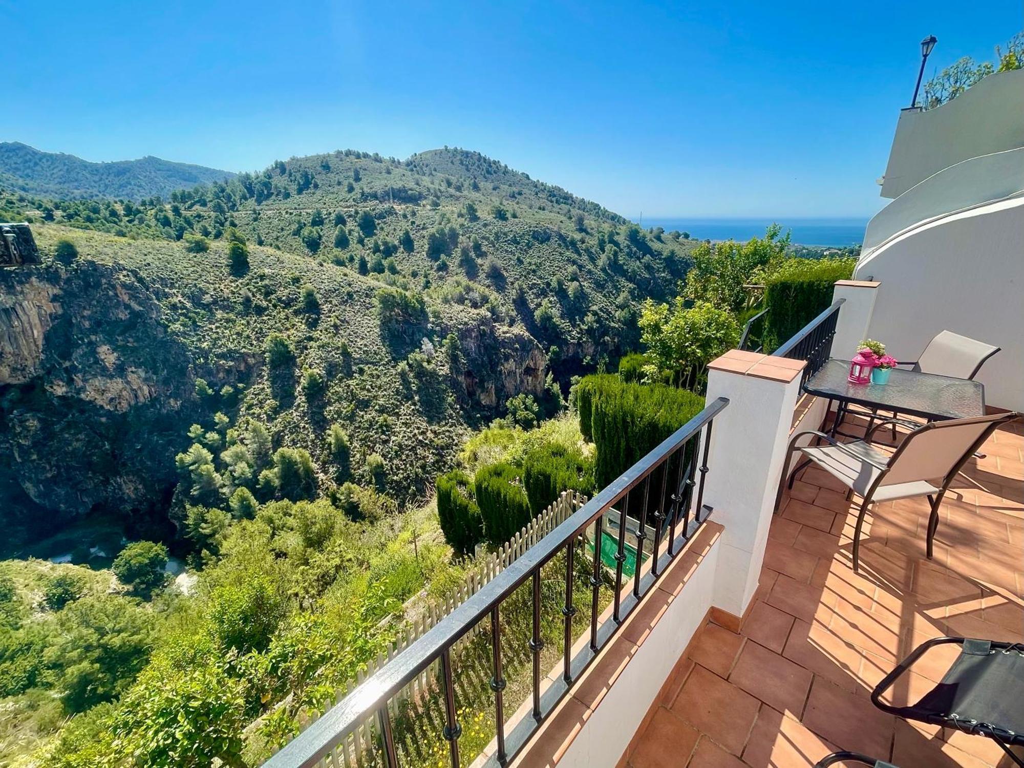 Apartamentos Axarquia , Frigiliana, Terraza Privada Con Vistas A La Montana Rio Y Al Mar ภายนอก รูปภาพ