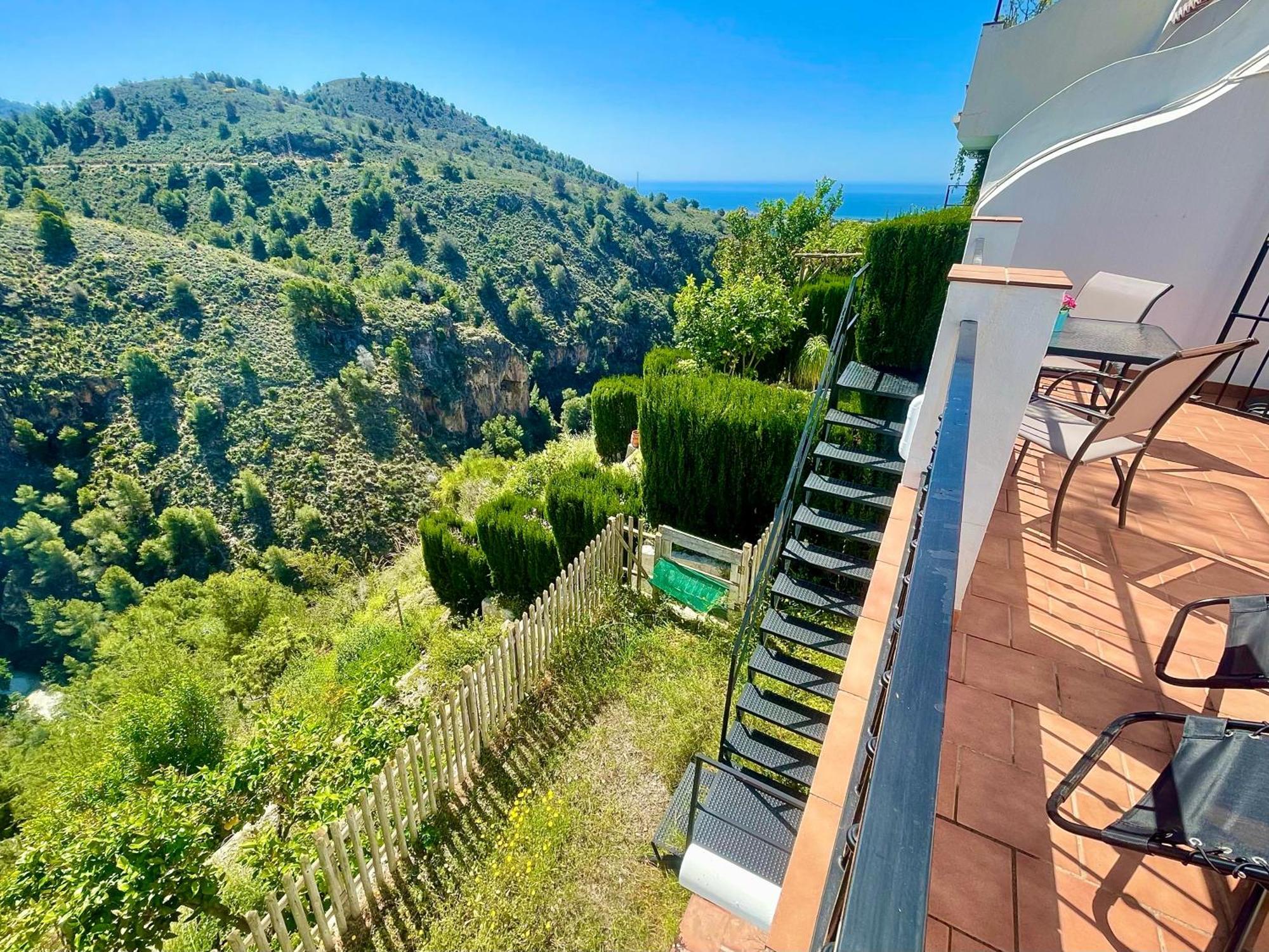 Apartamentos Axarquia , Frigiliana, Terraza Privada Con Vistas A La Montana Rio Y Al Mar ภายนอก รูปภาพ