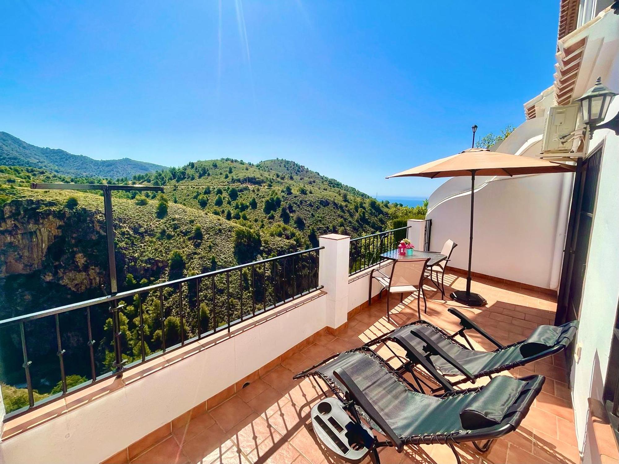 Apartamentos Axarquia , Frigiliana, Terraza Privada Con Vistas A La Montana Rio Y Al Mar ภายนอก รูปภาพ